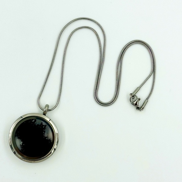 Eternal Moss Locket Pendant Necklace - Picture 3 of 14